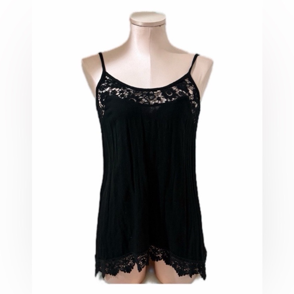 ⭐️10 / $10 ⭐️ Black linen Lace Trim Cami Top size S